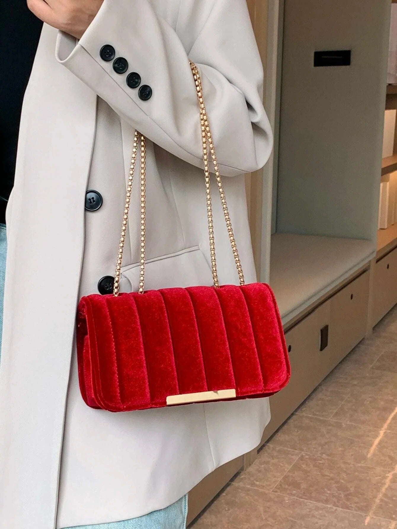 Neon Red Flap Chain Square Bag Velor Leather Fashionable Dating