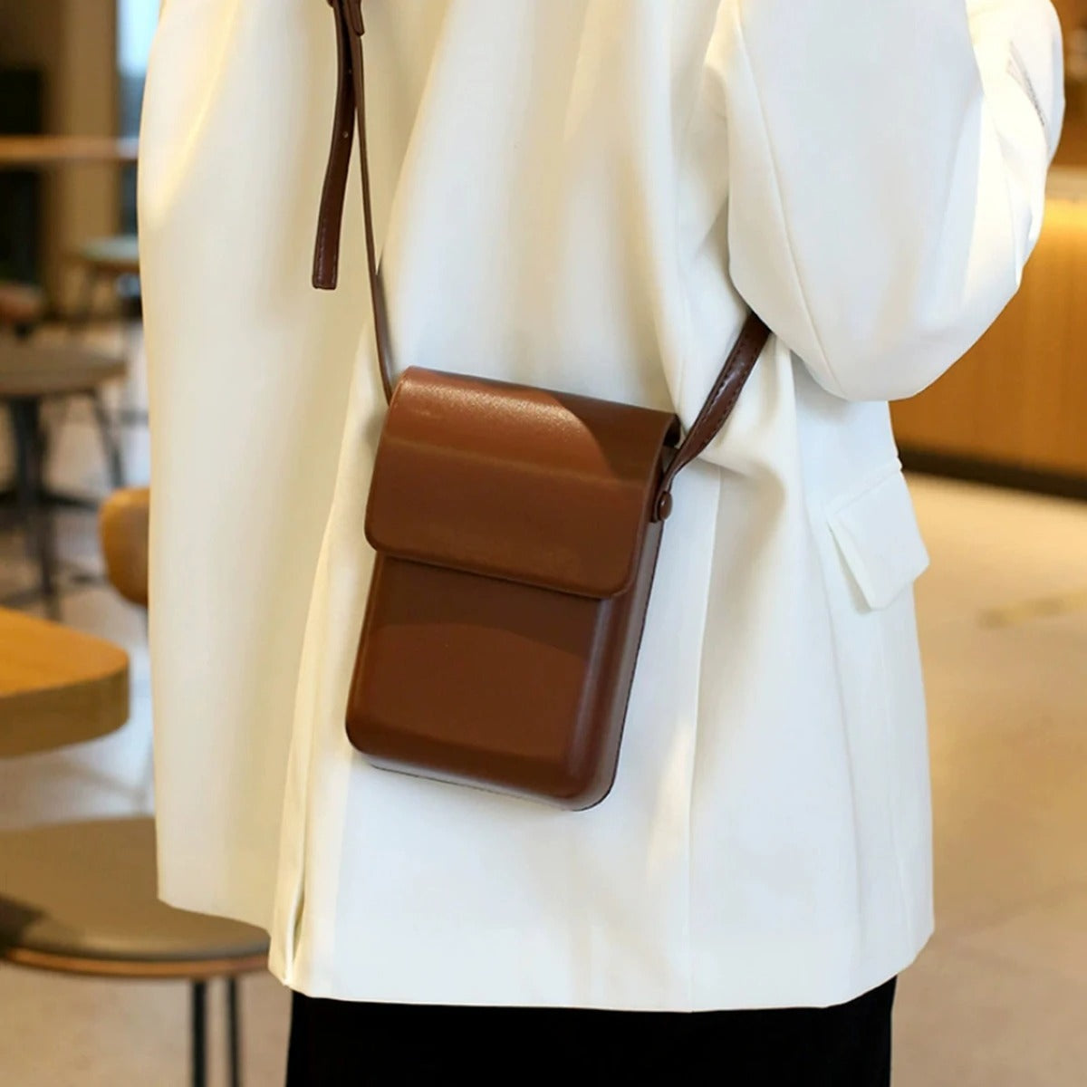 Versatile vertical Japanese and Korean simple flip phone bag