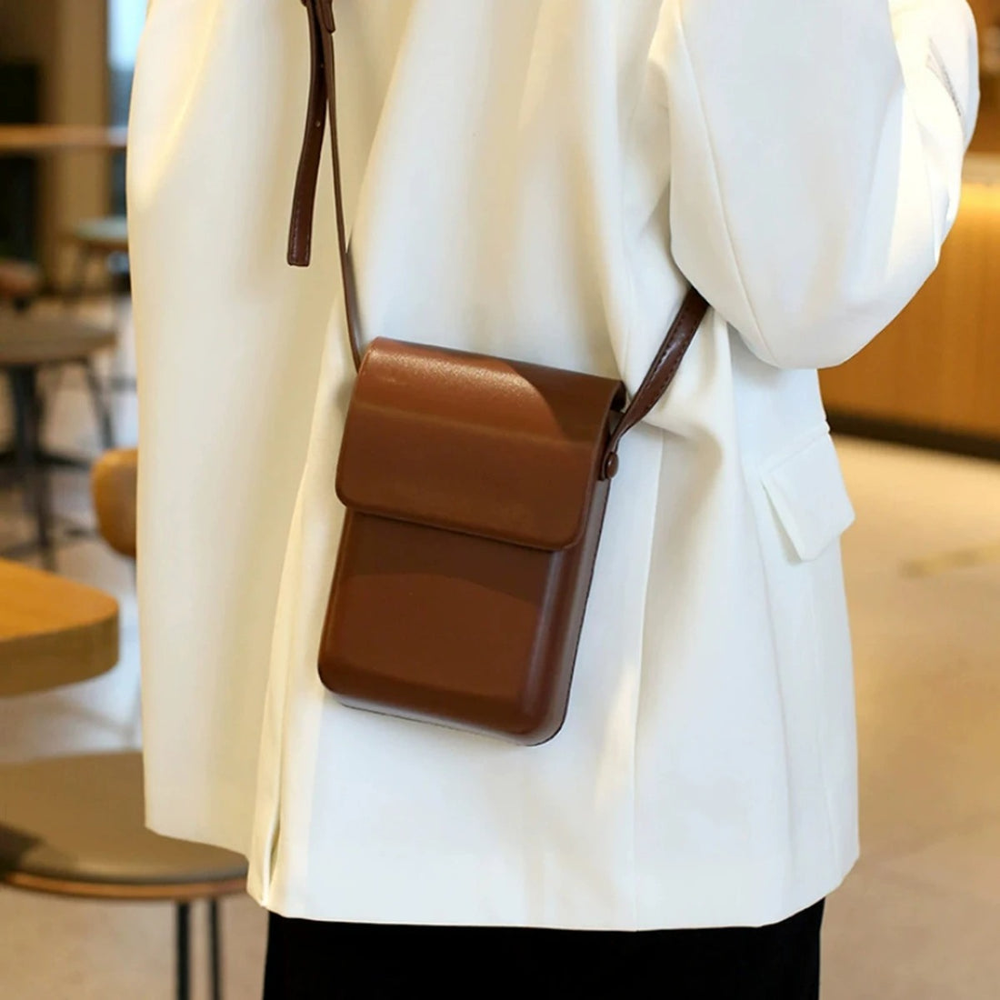 Versatile vertical Japanese and Korean simple flip phone bag